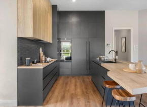 Glenelg North 4 BR Retreat